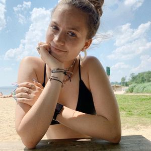 Meet your Posher, Caroline